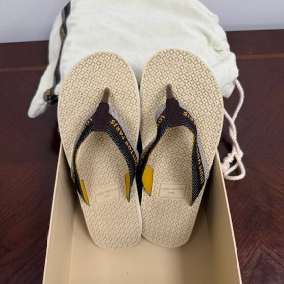 LOUIS VUITTON 'BAHIA' THONG RUBBER MONOGRAM FLIP FLOPS - Picture 1 of 2